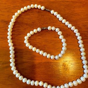 Pearl necklace with matching bracelet
